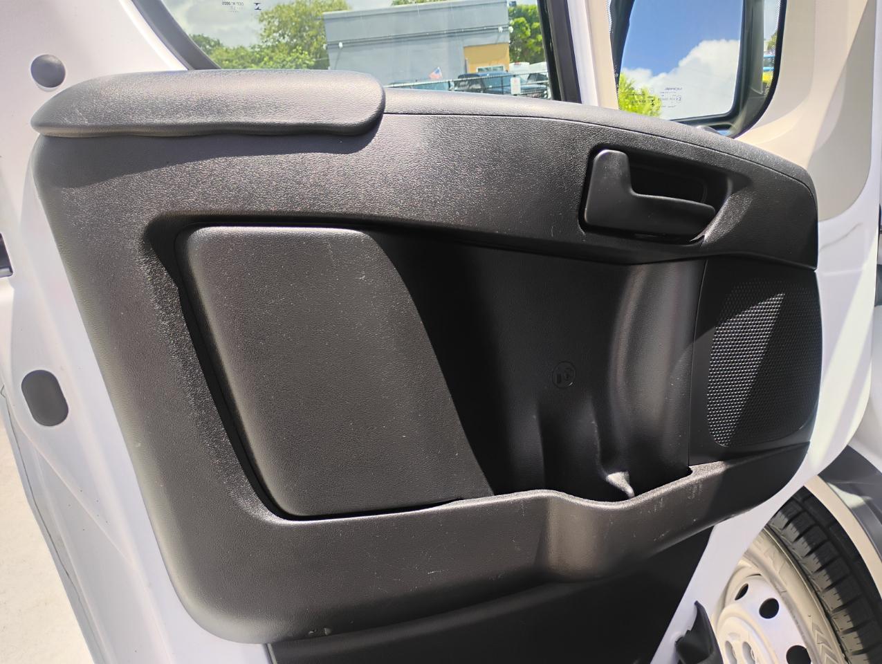 RAM Promaster 1500 Low Roof Tradesman 118-in. WB 2017
