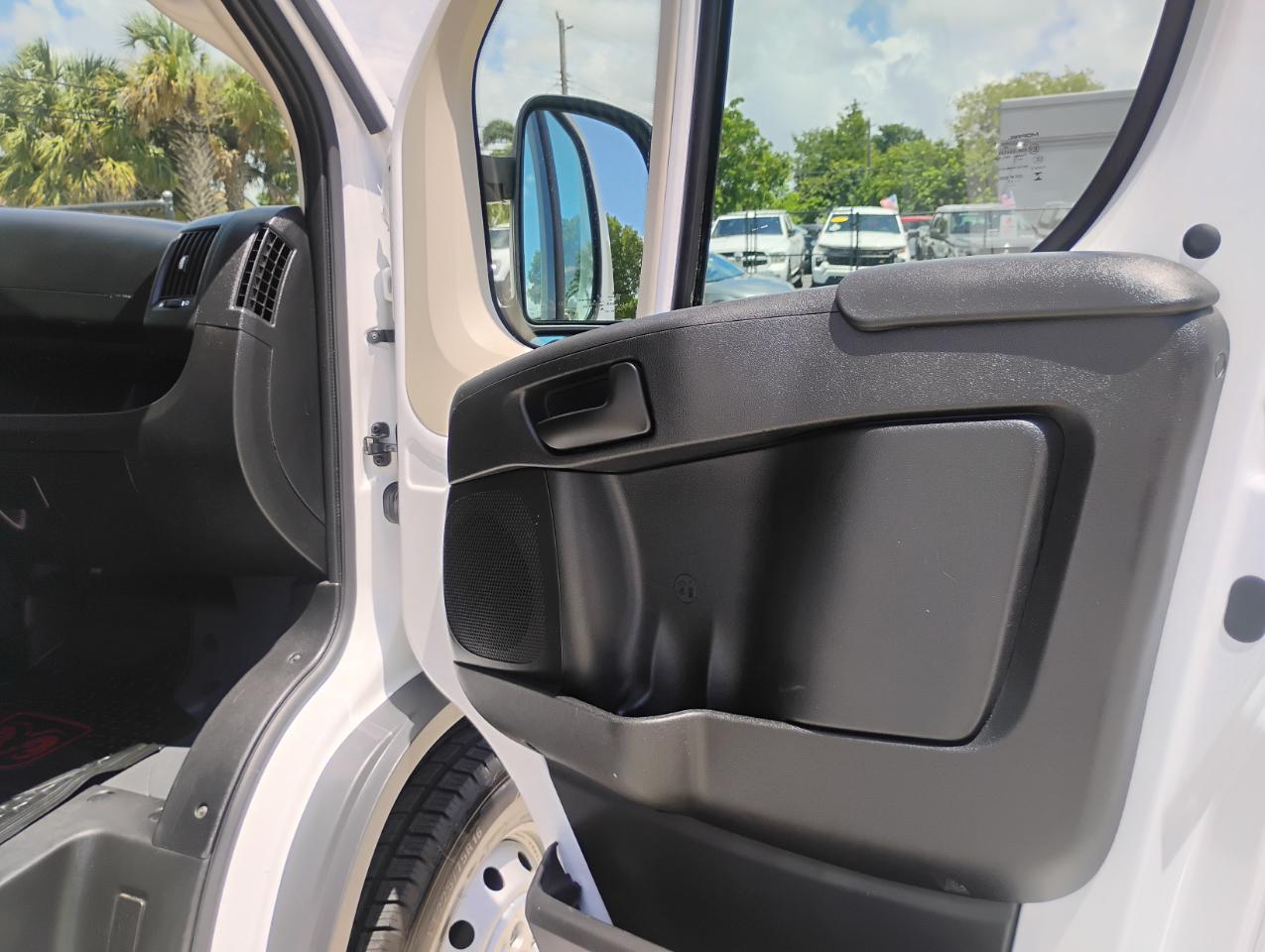 RAM Promaster 1500 Low Roof Tradesman 118-in. WB 2017