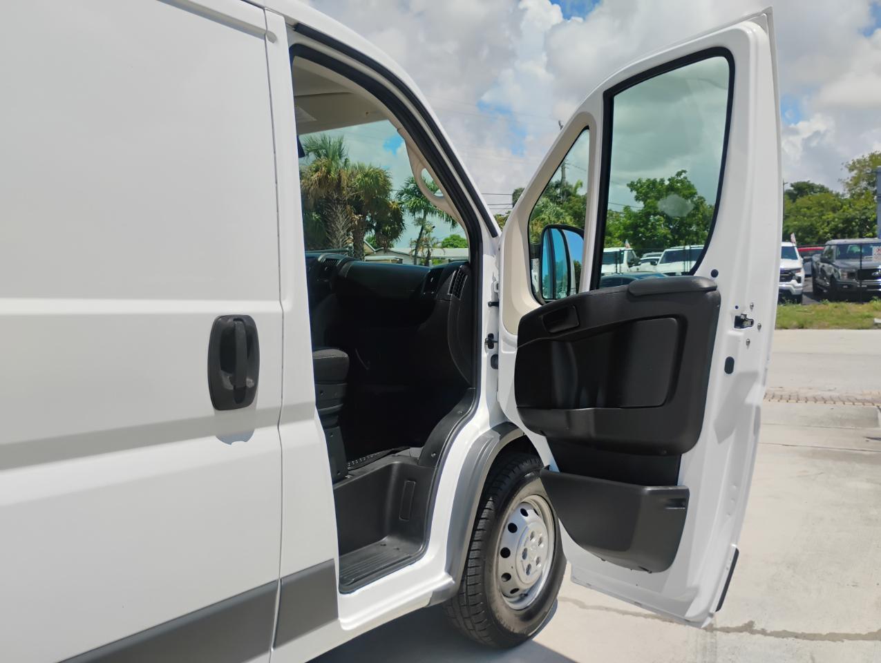 RAM Promaster 1500 Low Roof Tradesman 118-in. WB 2017