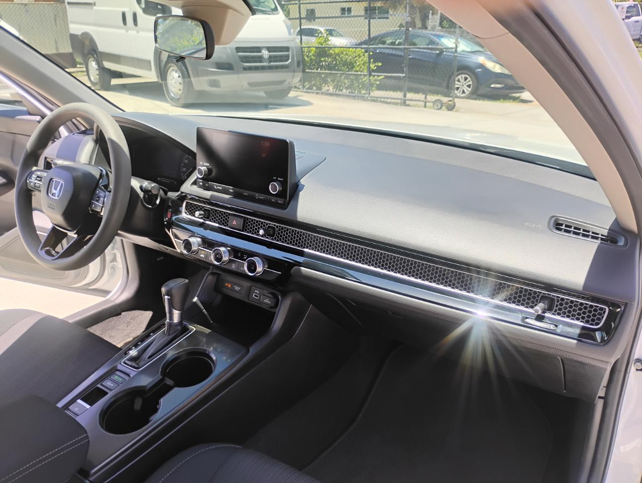 Honda Civic LX Sedan CVT 2024