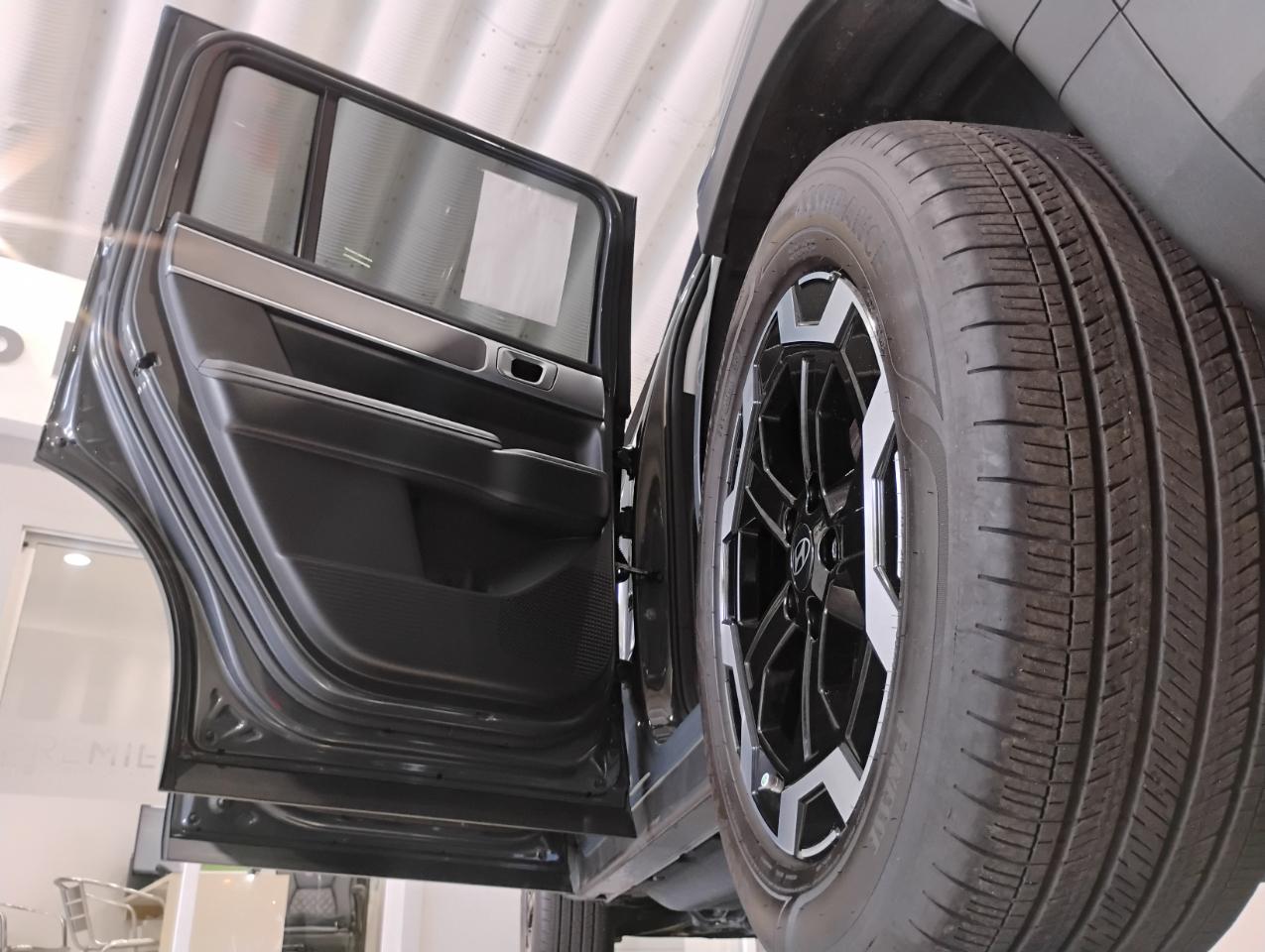 Hyundai Santa Fe SEL 2025