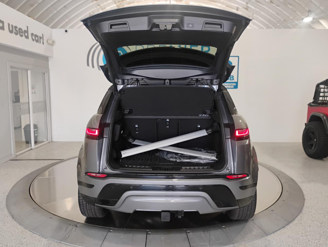 Land Rover Range Rover Evoque R-Dynamic SE 2023