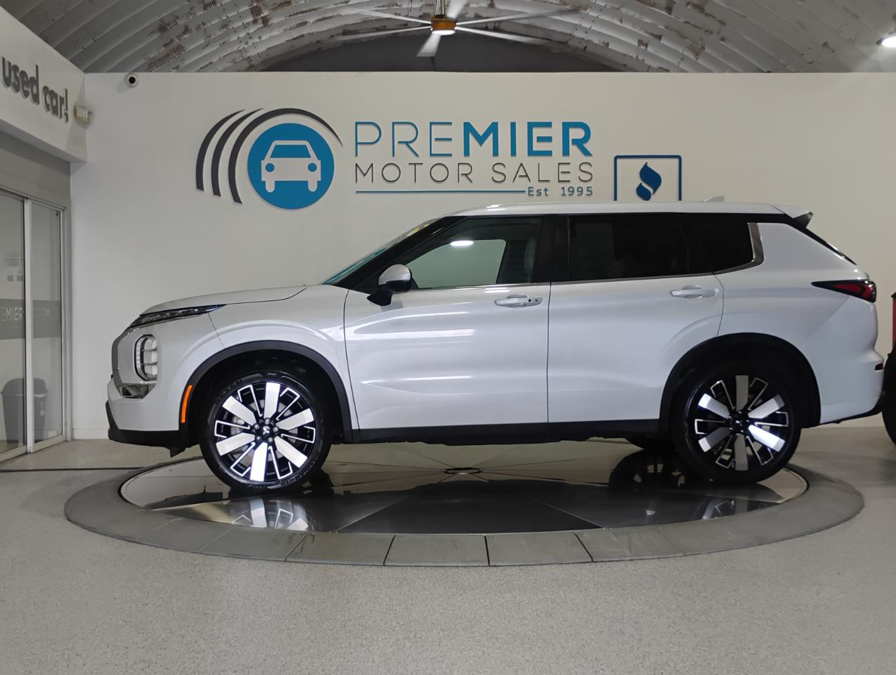 Mitsubishi Outlander SE 2WD 2025