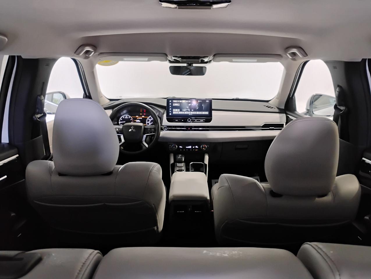 Mitsubishi Outlander SE 2WD 2025