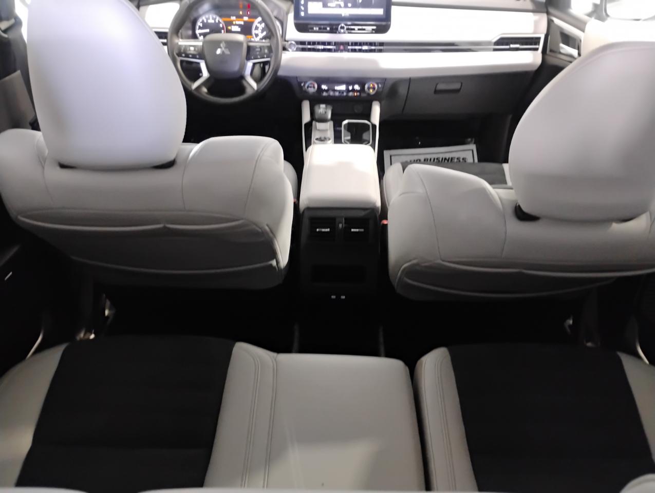 Mitsubishi Outlander SE 2WD 2025