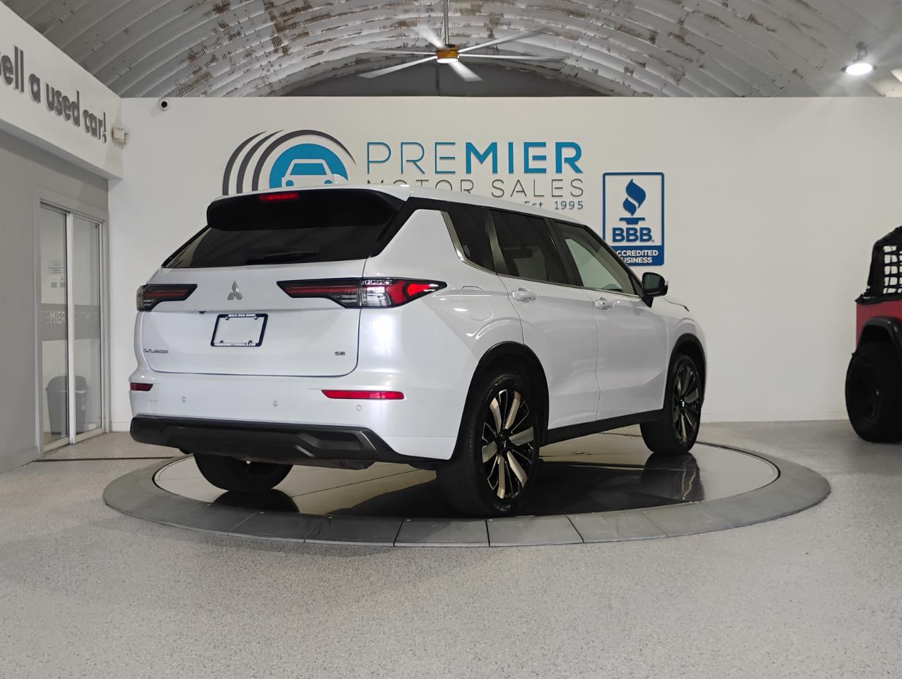 Mitsubishi Outlander SE 2WD 2025