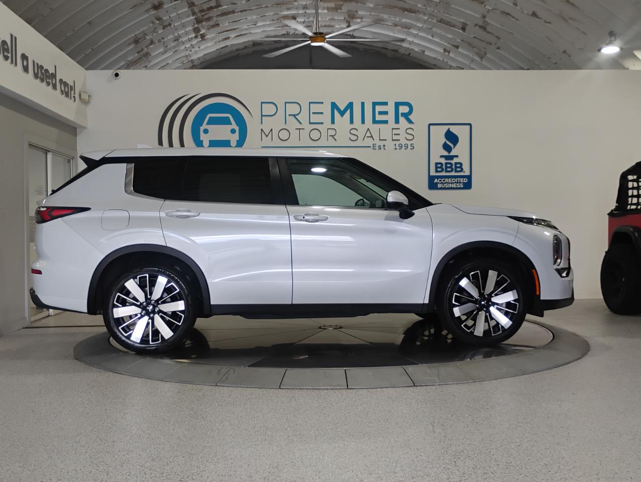 Mitsubishi Outlander SE 2WD 2025