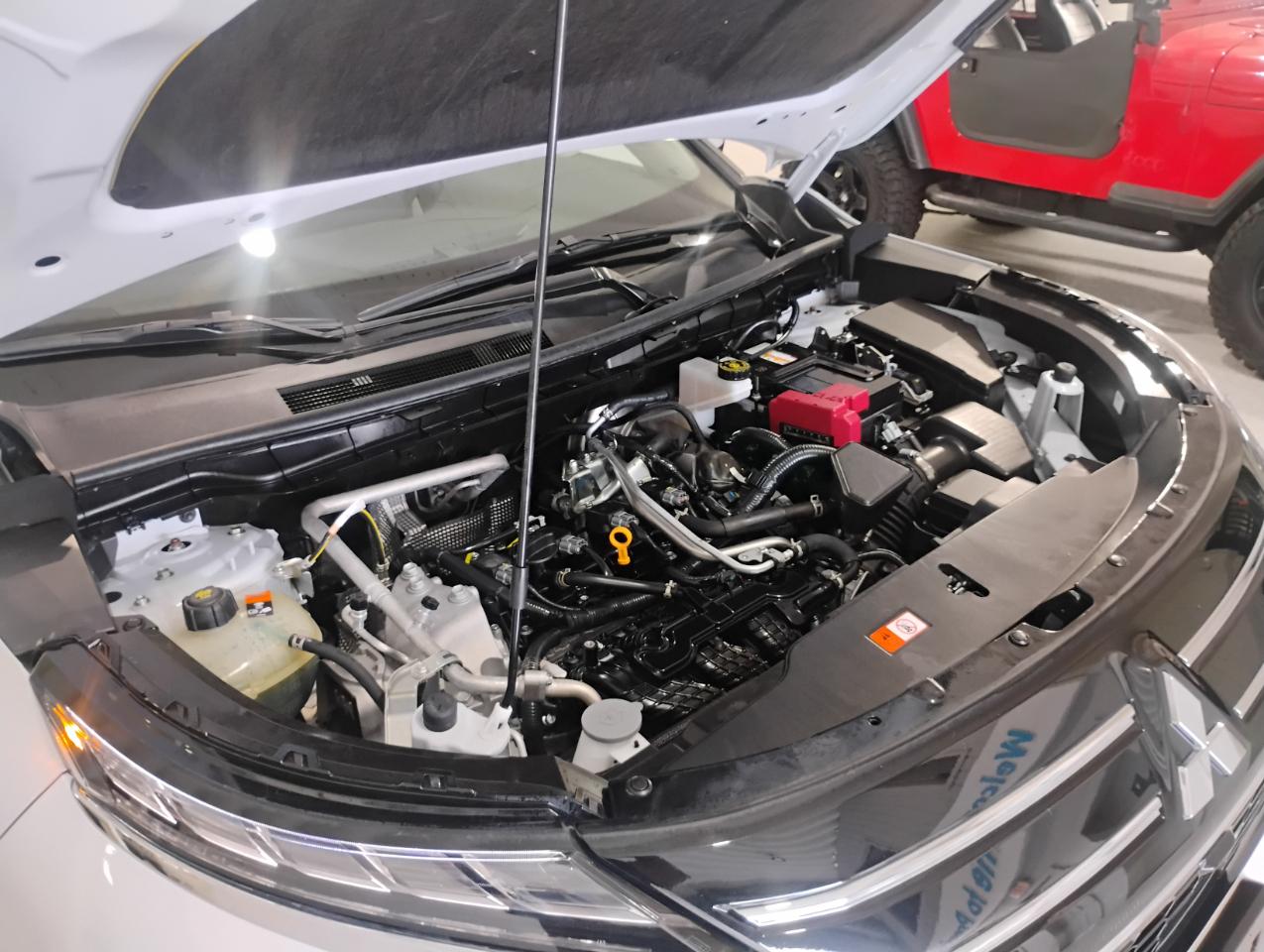 Mitsubishi Outlander SE 2WD 2025