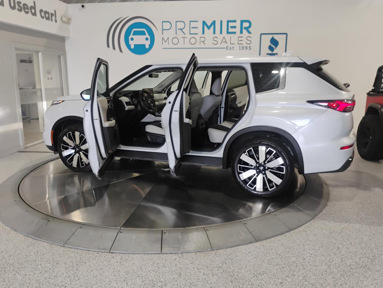 Mitsubishi Outlander SE 2WD 2025
