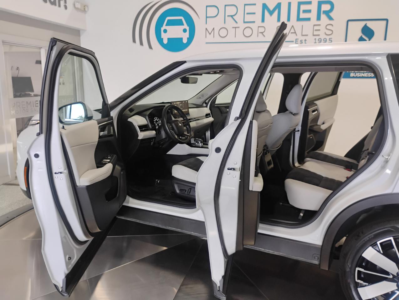 Mitsubishi Outlander SE 2WD 2025