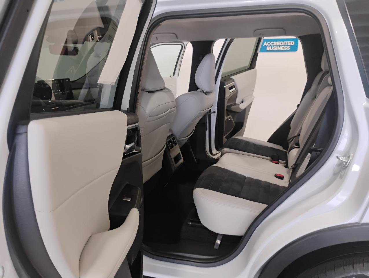 Mitsubishi Outlander SE 2WD 2025