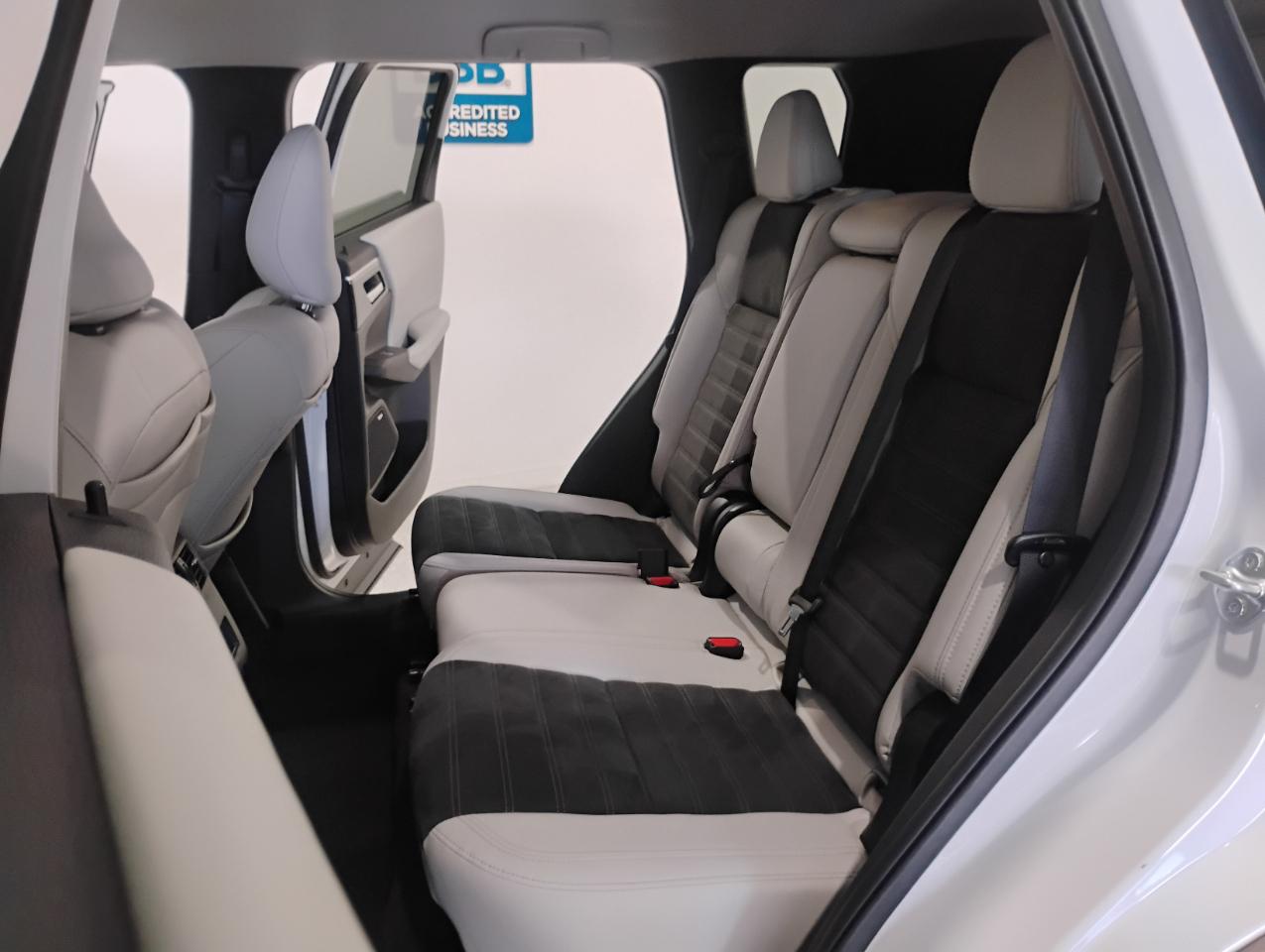 Mitsubishi Outlander SE 2WD 2025