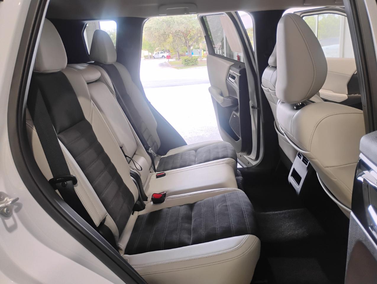 Mitsubishi Outlander SE 2WD 2025