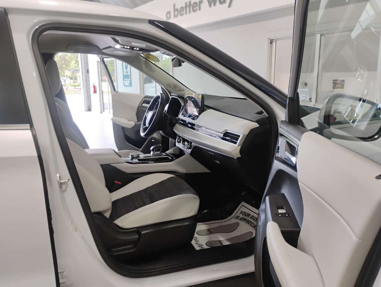 Mitsubishi Outlander SE 2WD 2025