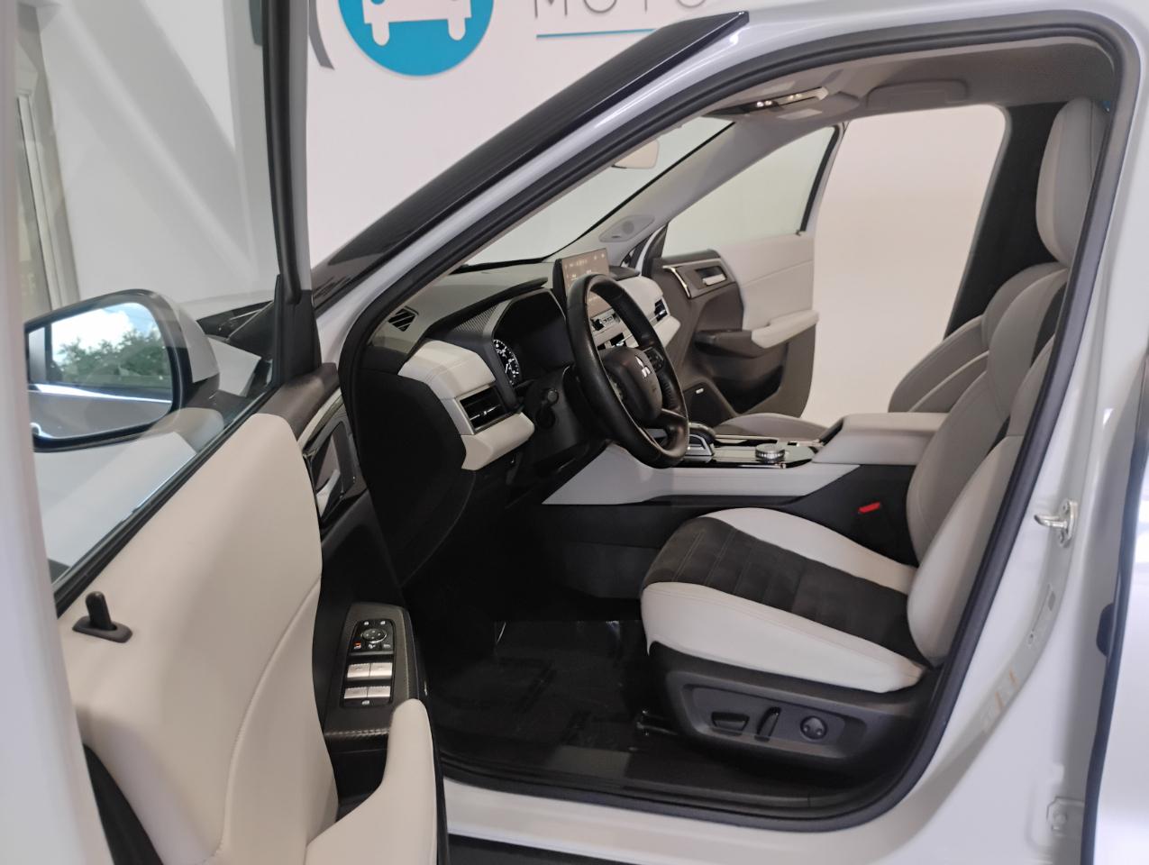 Mitsubishi Outlander SE 2WD 2025
