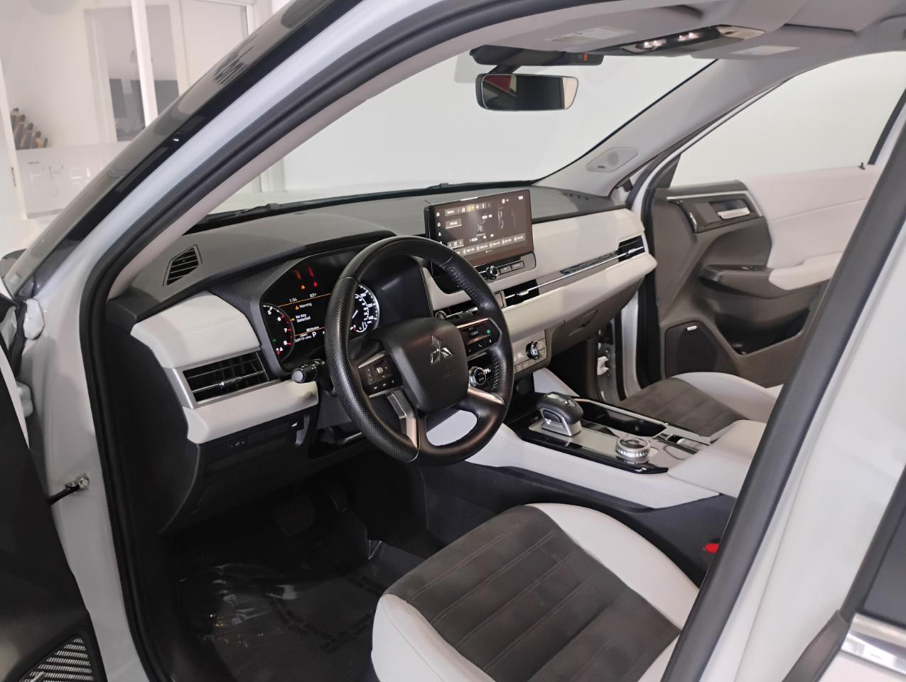 Mitsubishi Outlander SE 2WD 2025