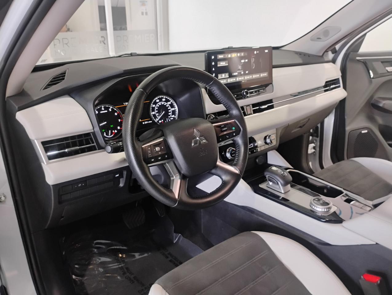 Mitsubishi Outlander SE 2WD 2025