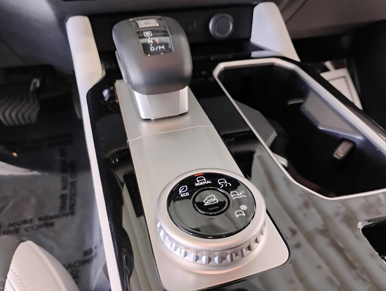 Mitsubishi Outlander SE 2WD 2025