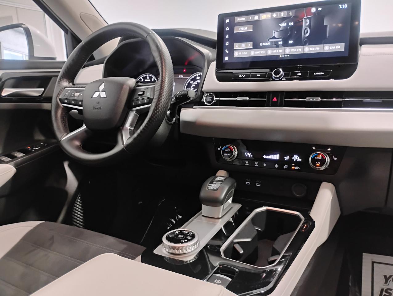 Mitsubishi Outlander SE 2WD 2025