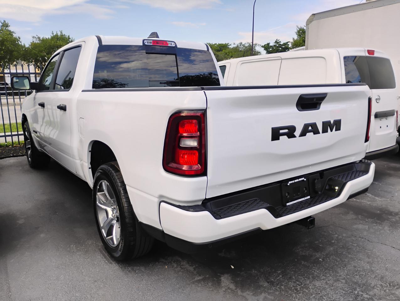 RAM 1500 Tradesman Crew Cab SWB 2WD 2025