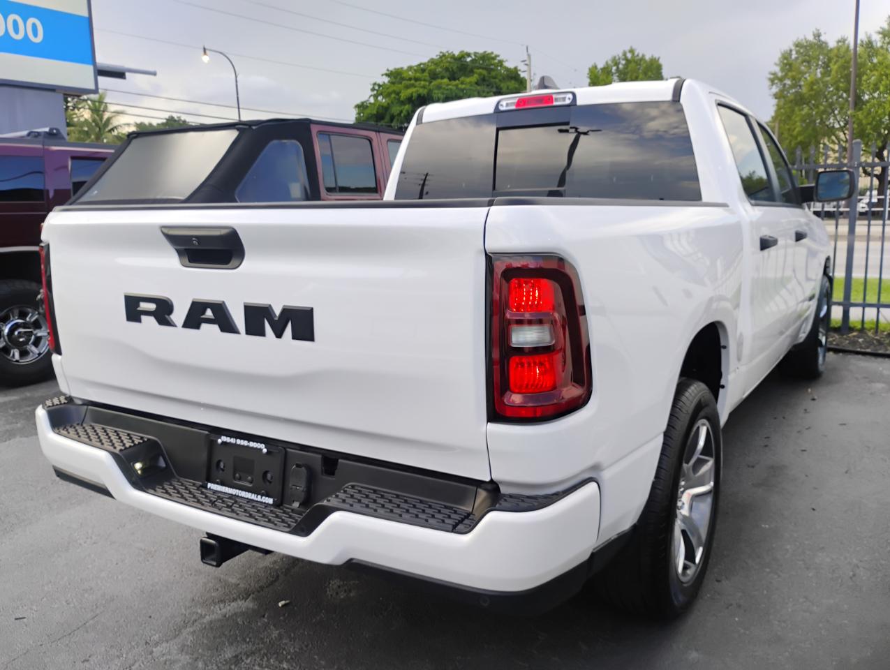 RAM 1500 Tradesman Crew Cab SWB 2WD 2025