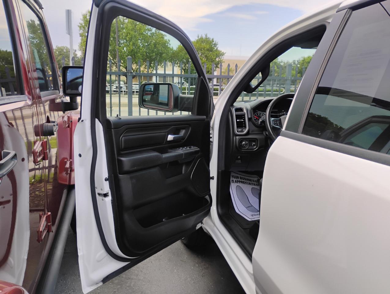 RAM 1500 Tradesman Crew Cab SWB 2WD 2025