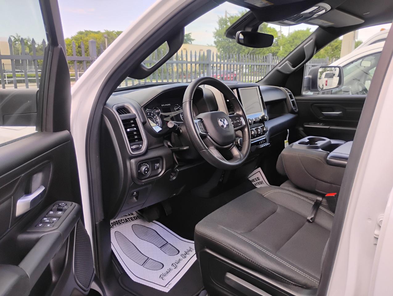 RAM 1500 Tradesman Crew Cab SWB 2WD 2025