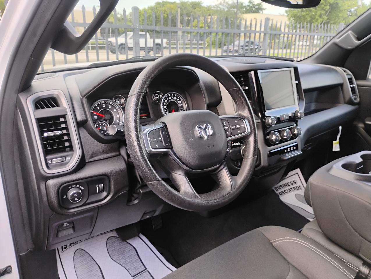 RAM 1500 Tradesman Crew Cab SWB 2WD 2025