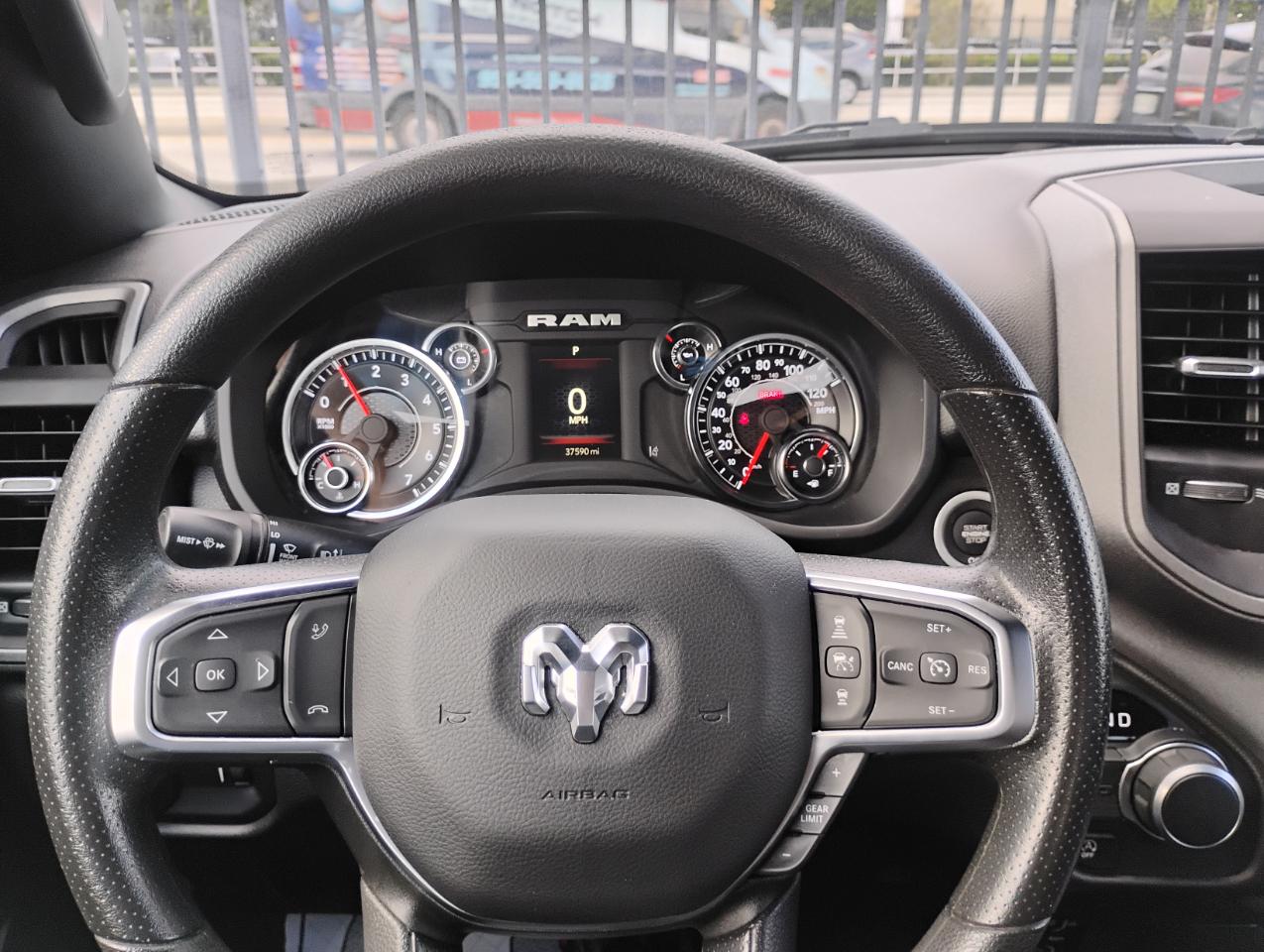 RAM 1500 Tradesman Crew Cab SWB 2WD 2025