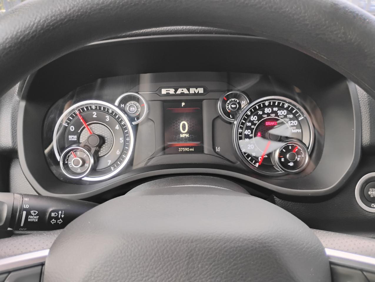RAM 1500 Tradesman Crew Cab SWB 2WD 2025