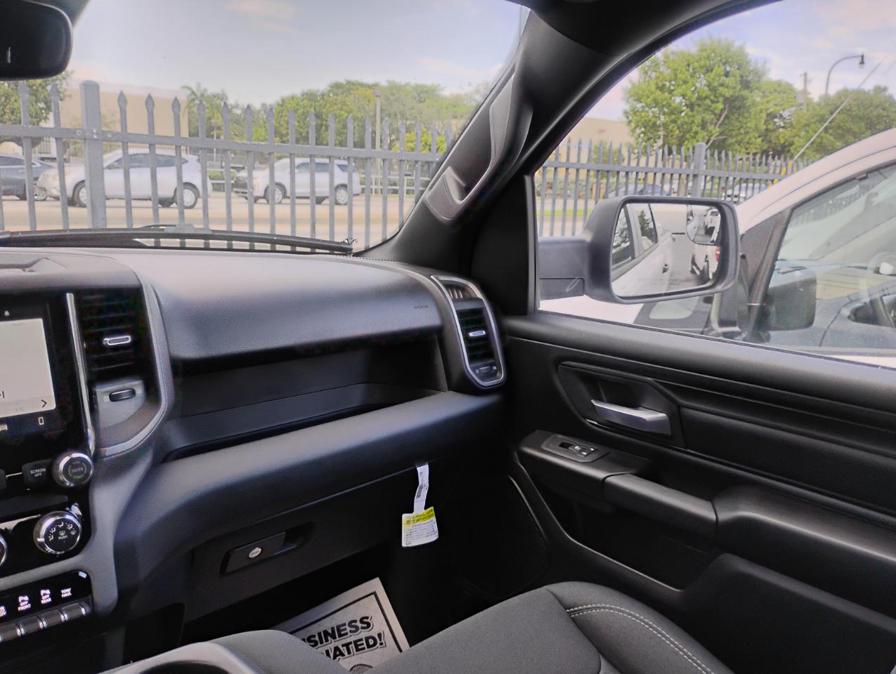 RAM 1500 Tradesman Crew Cab SWB 2WD 2025