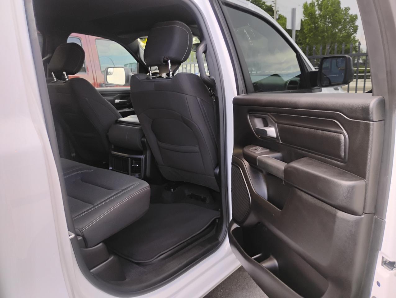 RAM 1500 Tradesman Crew Cab SWB 2WD 2025