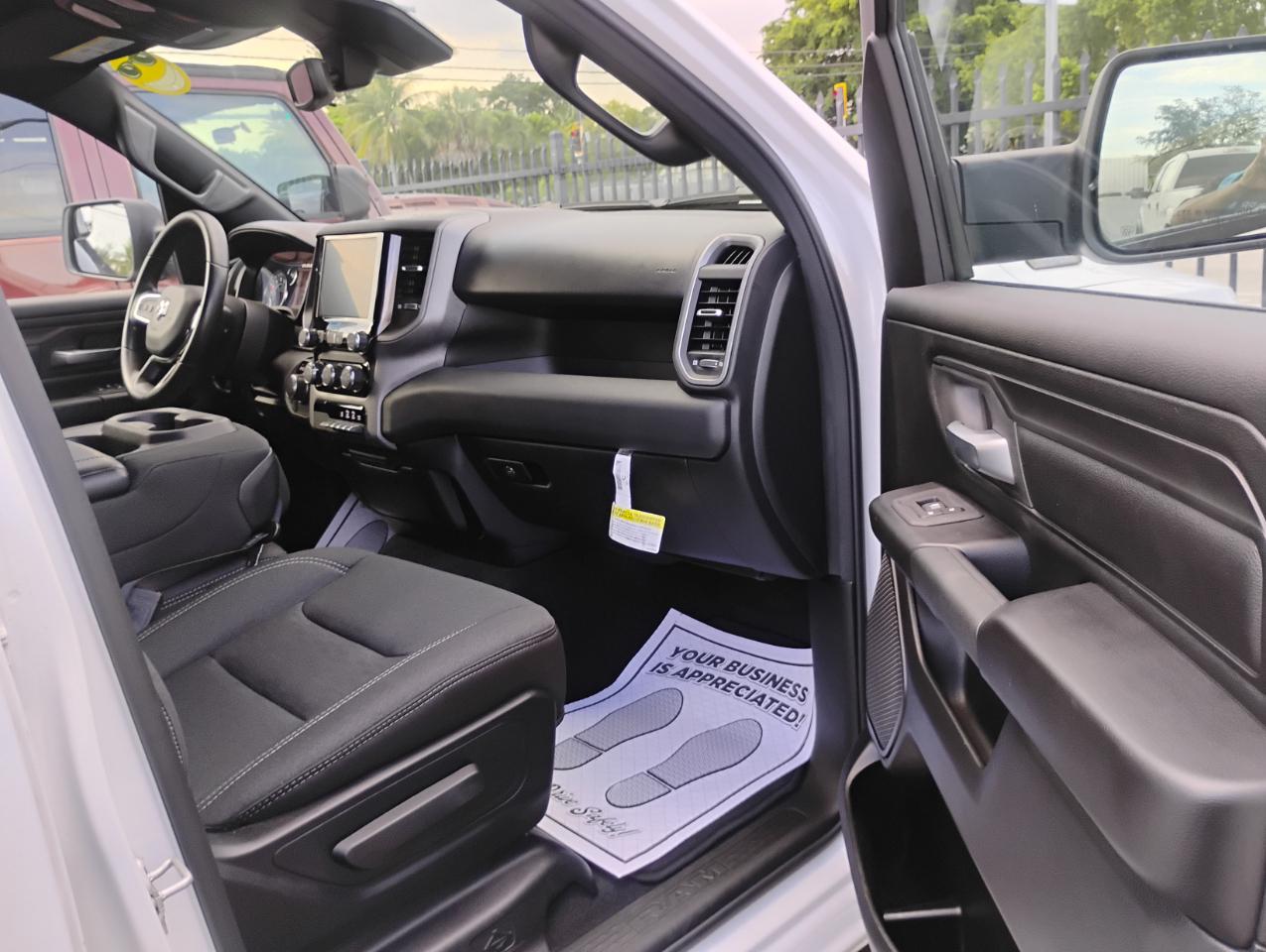 RAM 1500 Tradesman Crew Cab SWB 2WD 2025