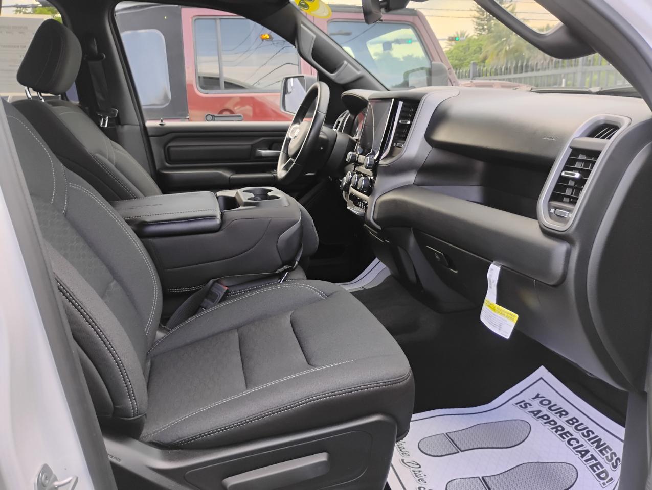 RAM 1500 Tradesman Crew Cab SWB 2WD 2025