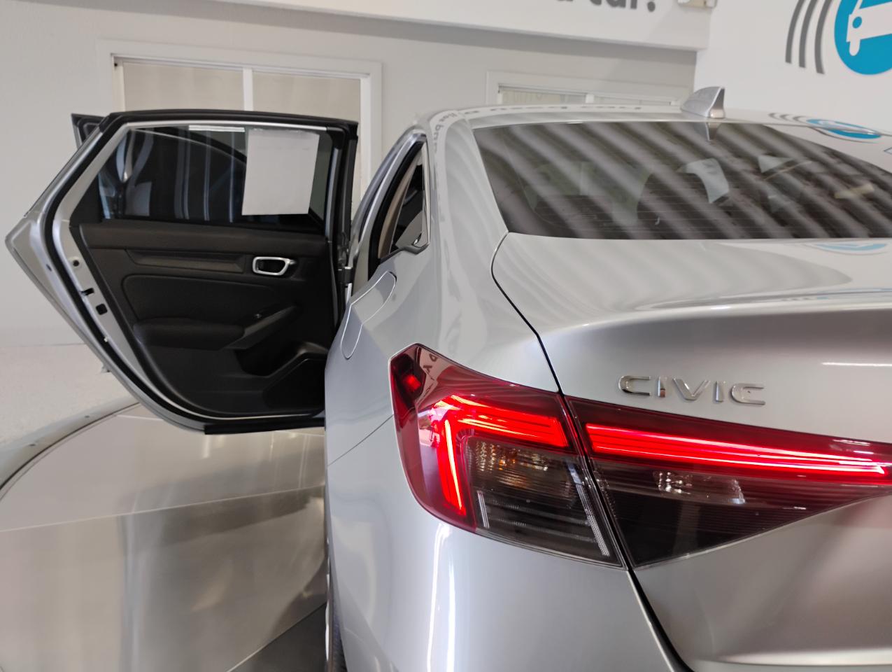 Honda Civic LX Sedan CVT 2025