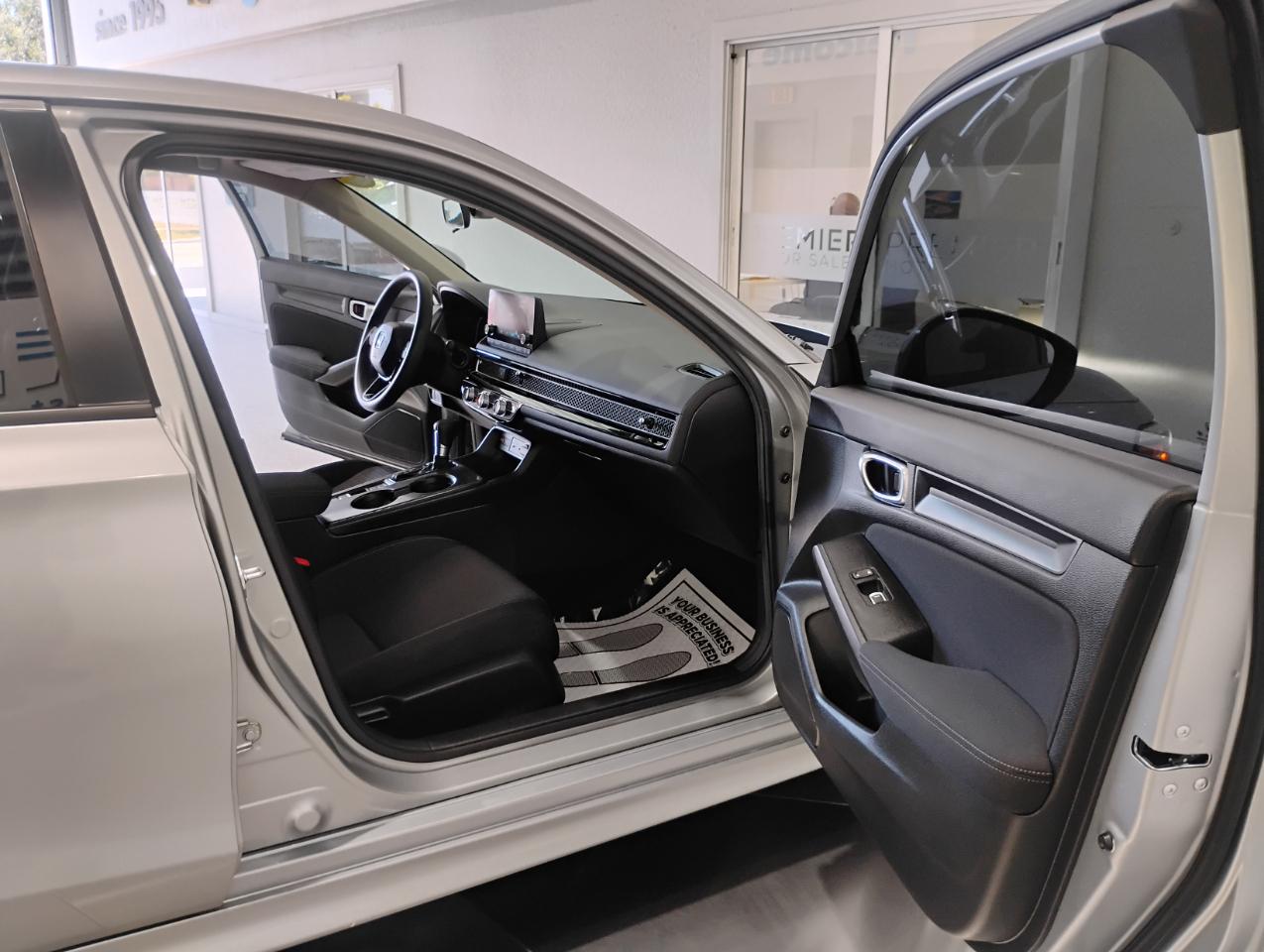 Honda Civic LX Sedan CVT 2025