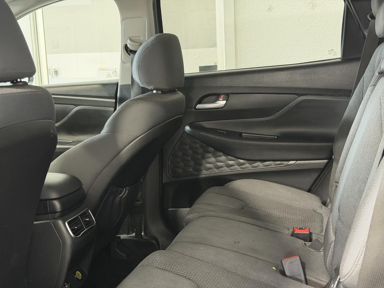 Hyundai Santa Fe SE 2021