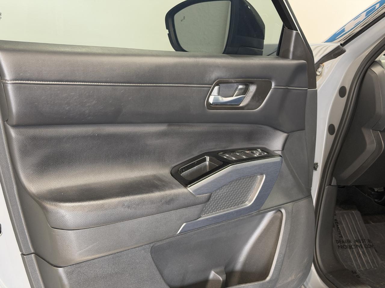 Nissan Pathfinder SL 2024