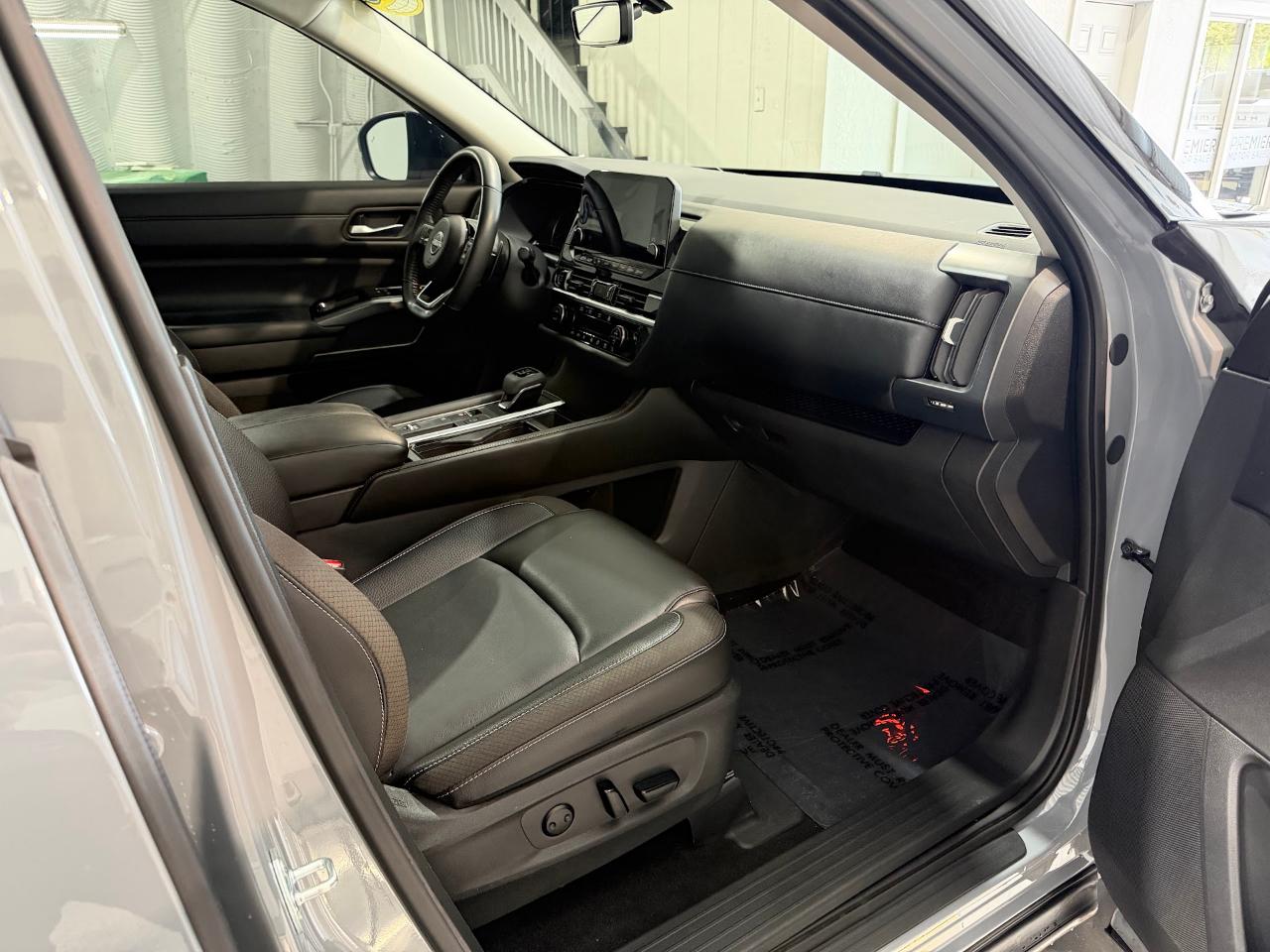 Nissan Pathfinder SL 2024