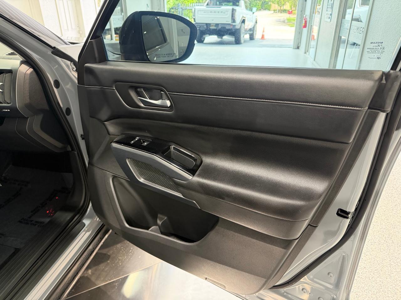 Nissan Pathfinder SL 2024