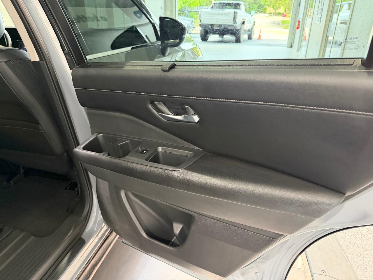 Nissan Pathfinder SL 2024