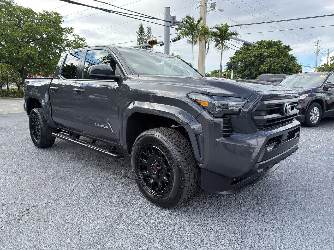 Toyota Tacoma SR5 Double Cab 2WD 2024