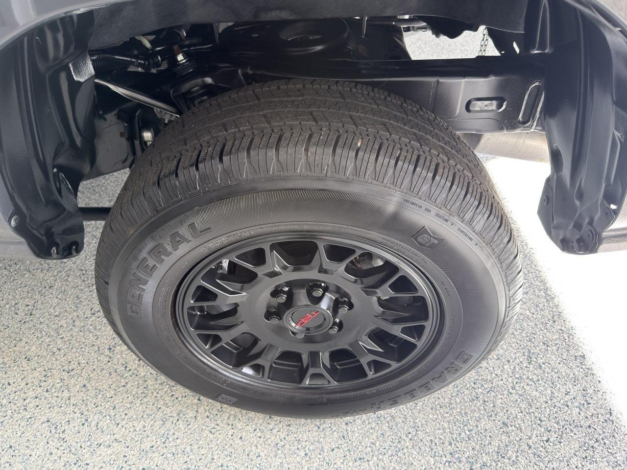 Toyota Tacoma SR5 Double Cab 2WD 2024