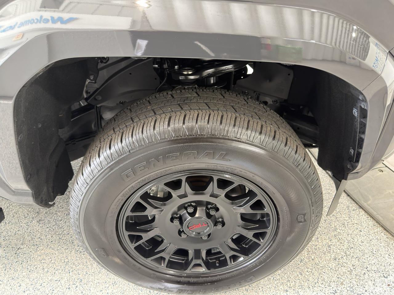 Toyota Tacoma SR5 Double Cab 2WD 2024