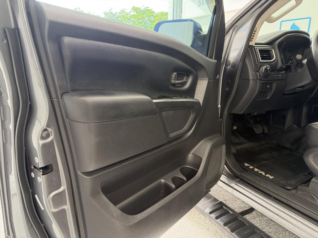 Nissan Titan S Crew Cab 2WD 2017