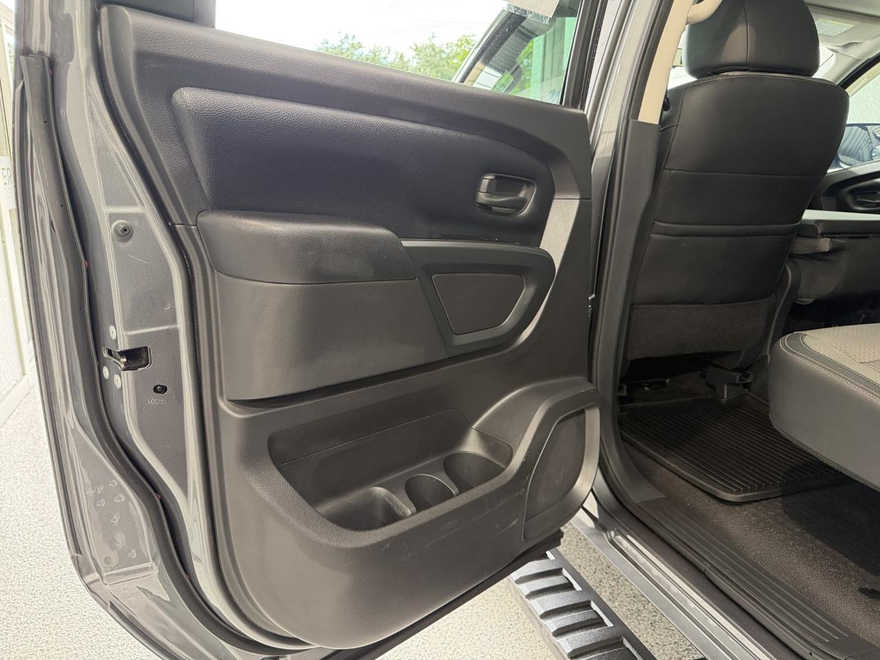 Nissan Titan S Crew Cab 2WD 2017