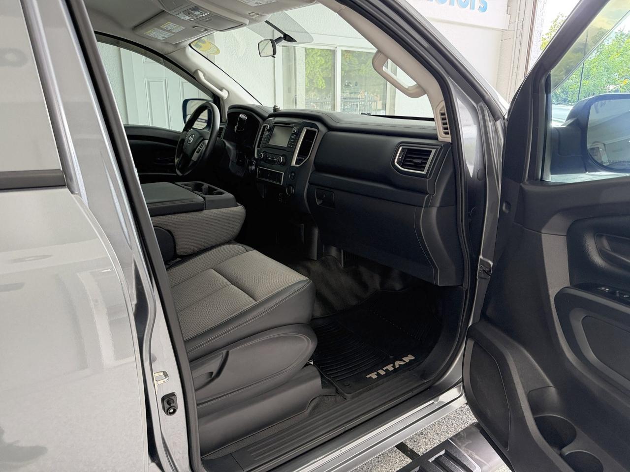Nissan Titan S Crew Cab 2WD 2017