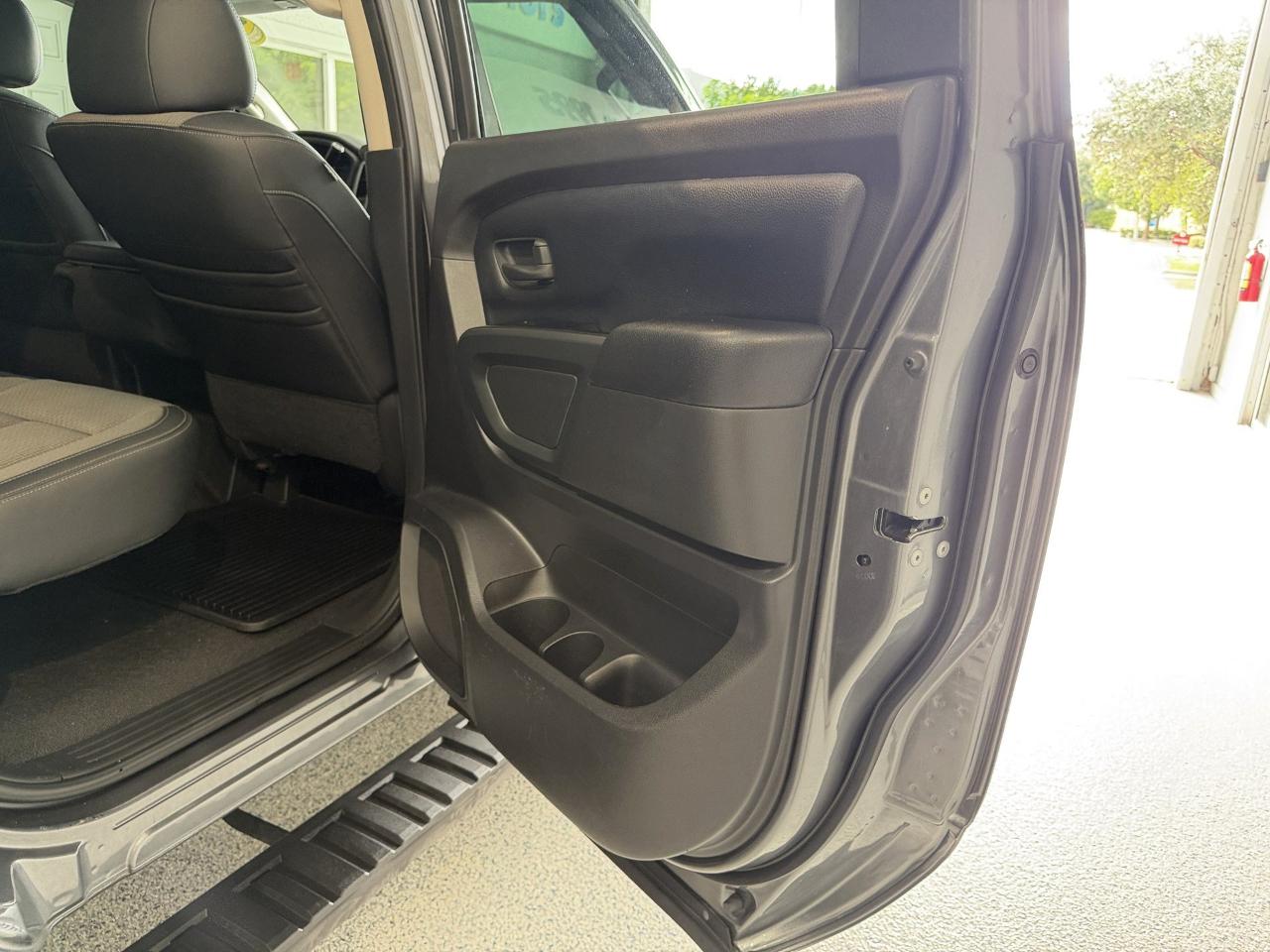 Nissan Titan S Crew Cab 2WD 2017