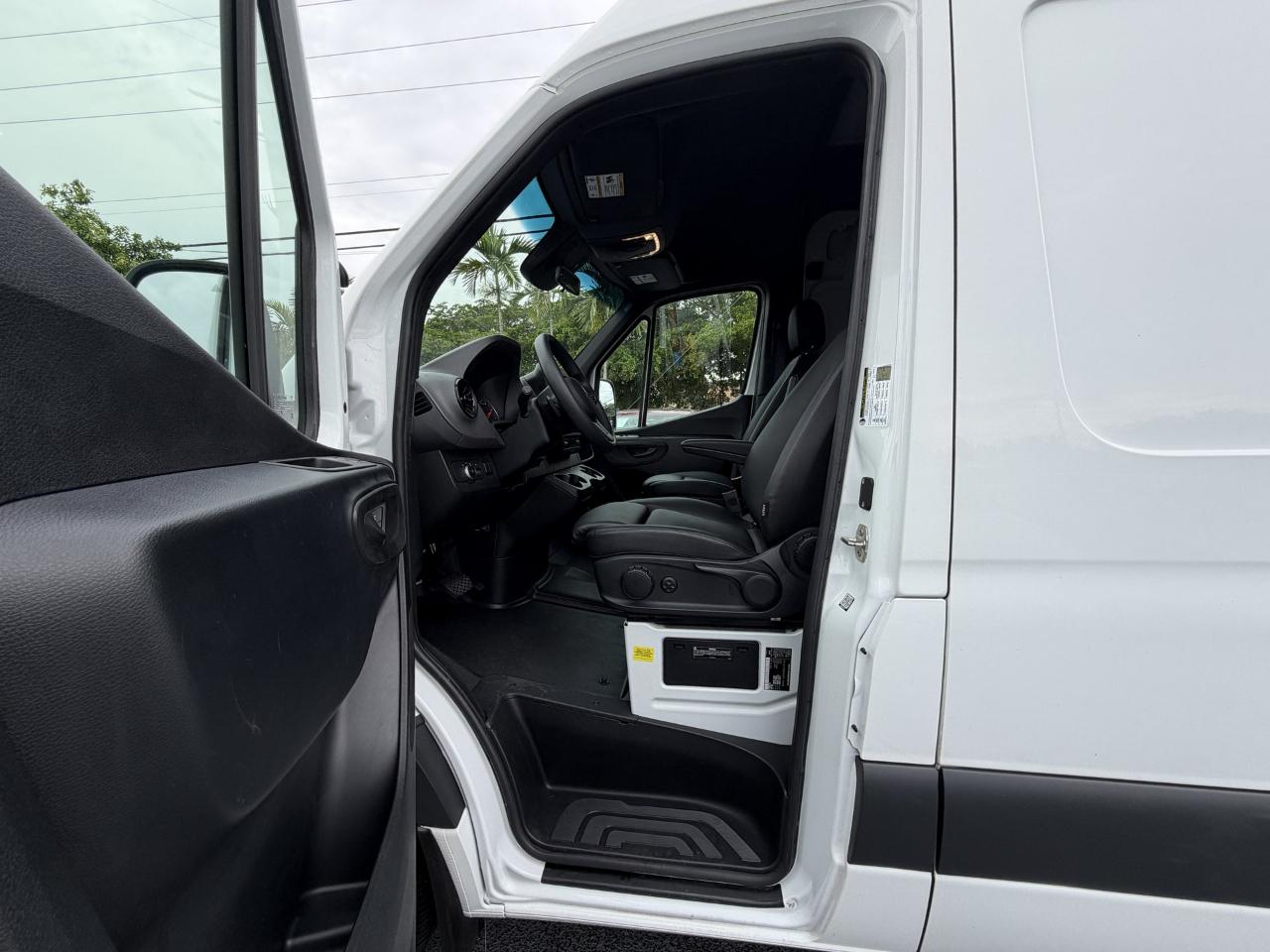Mercedes-Benz Sprinter 2500 144-in. WB 2023