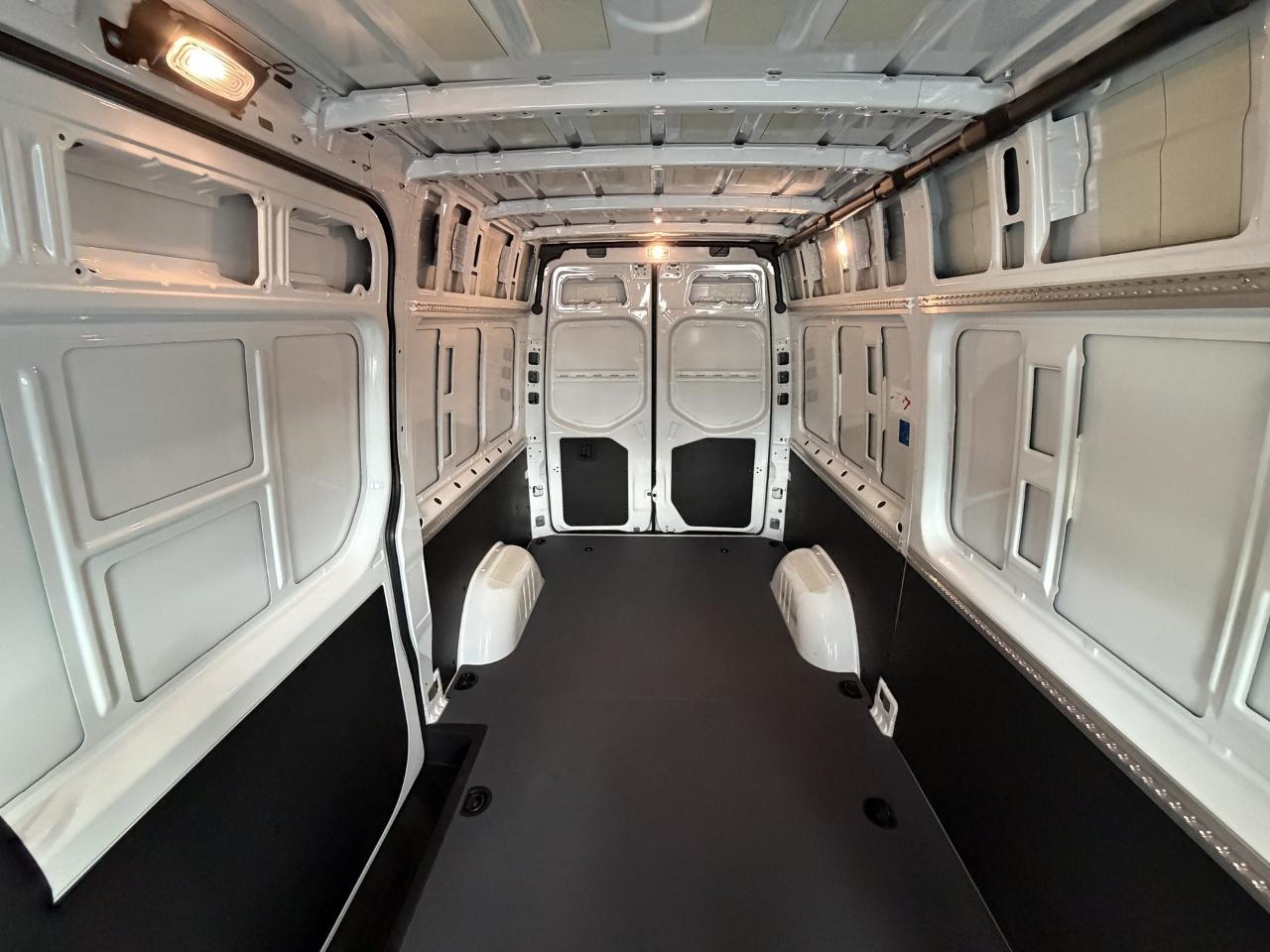 Mercedes-Benz Sprinter 2500 144-in. WB 2023